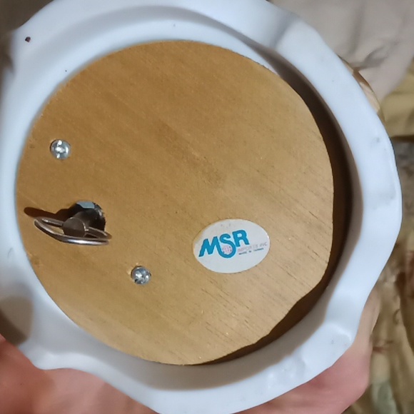 VINTAGE 1980 MSR IMPORTS MUSIC BOX - Picture 4 of 4